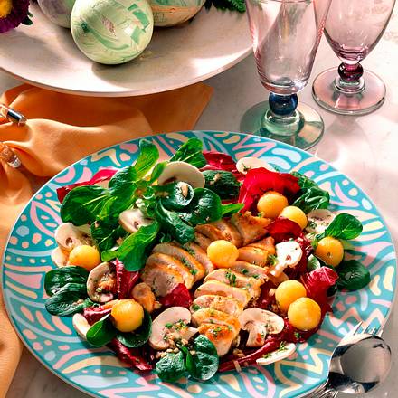 Bunte Salatplatte mit Hähnchenfilet Rezept Bunte Salatplatte mit Hähnchenfilet Rezept