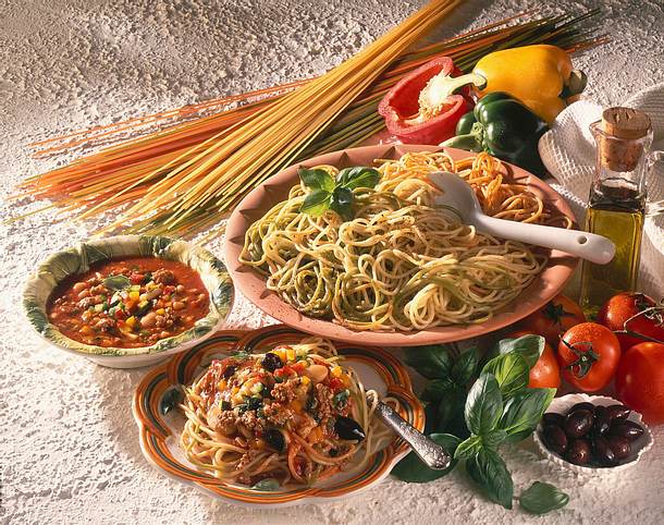 Bunte Spaghetti mit Paprikasoße Rezept Bunte Spaghetti mit Paprikasoße Rezept