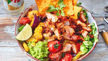 Bunte Taco-Bowl „al Pastor“ Rezept - Foto: House of Food / Bauer Food Experts KG