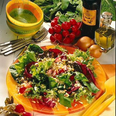 Bunter Blattsalat mit Ei-Vinaigrette Rezept Bunter Blattsalat mit Ei-Vinaigrette Rezept