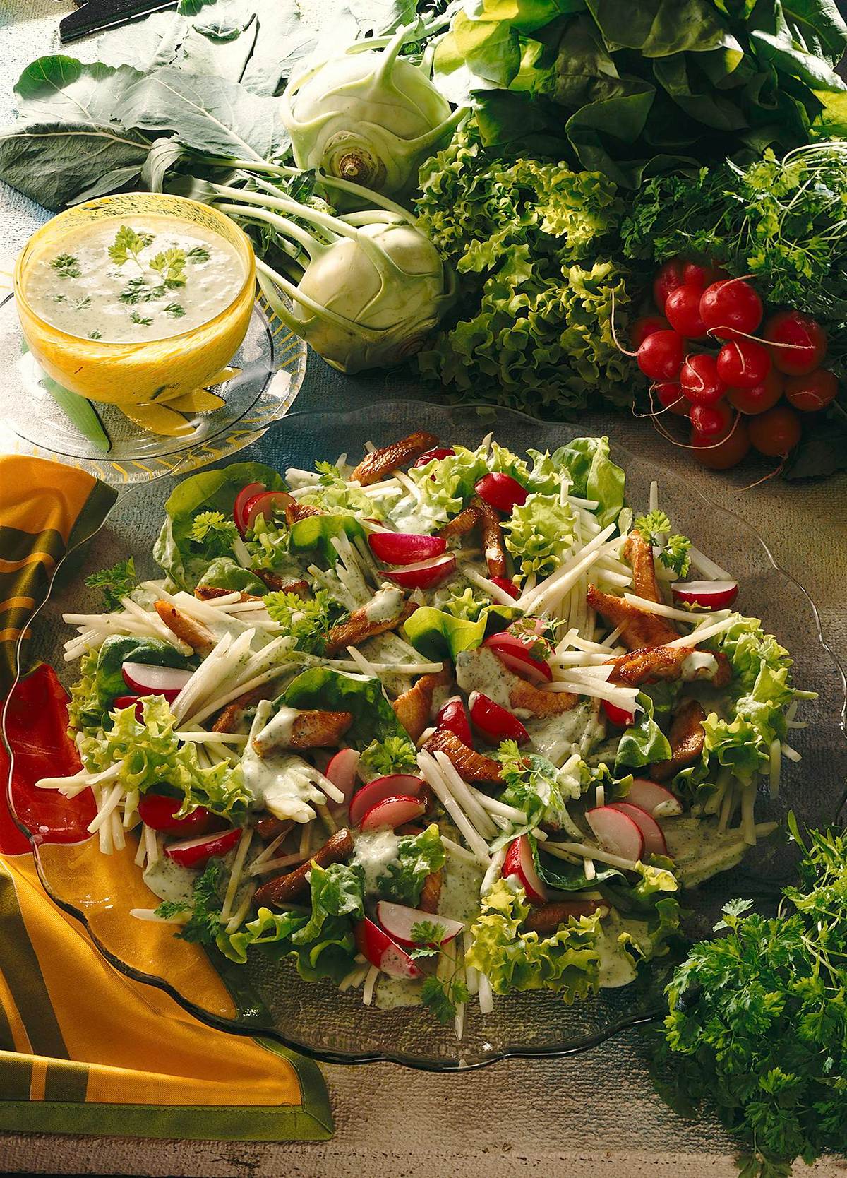 Bunter Blattsalat mit Kerbel-Joghurt-Soße Rezept