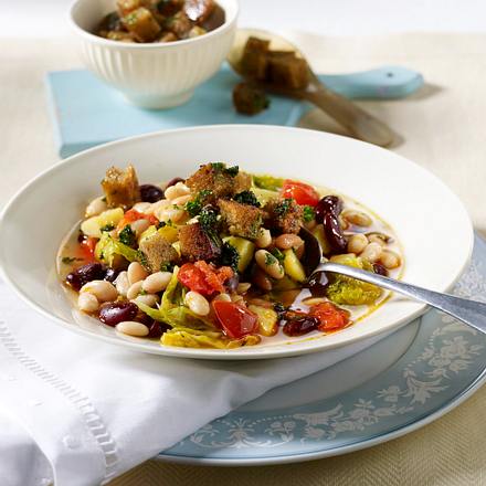 Bunter Bohnentopf mit Brotkrüstchen Rezept Bunter Bohnentopf mit Brotkrüstchen Rezept
