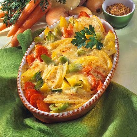 Bunter Gemüse-Auflauf mit Senf-Béchamel Rezept Bunter Gemüse-Auflauf mit Senf-Béchamel Rezept