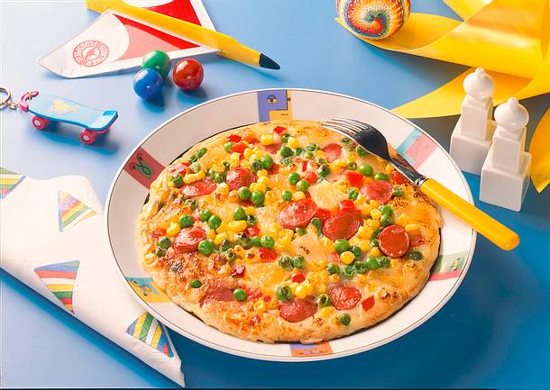 Bunter Gemüsepfannkuchen mit Würstchen Rezept Bunter Gemüsepfannkuchen mit Würstchen Rezept
