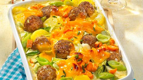 Bunter Gemüse-Auflauf mit Käsesoße Rezept - Foto: Maass