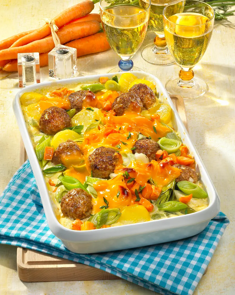 Bunter Gemüse-Auflauf mit Käsesoße Rezept Bunter Gemüse-Auflauf mit Käsesoße Rezept