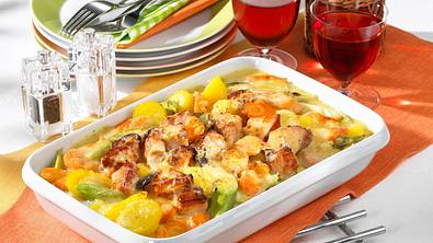 Bunter Gemüseauflauf mit Kasseler Rezept - Foto: LECKER @ Bauer Media Group