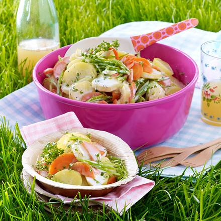 Bunter Kartoffelsalat mit Möhren, Lauchzwiebeln und Zuckerschoten mit Kresse-Frischkäsesoße Rezept Bunter Kartoffelsalat mit Möhren, Lauchzwiebeln und Zuckerschoten mit Kresse-Frischkäsesoße Rezept