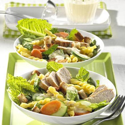 Bunter Nudelsalat mit Hähnchen Rezept Bunter Nudelsalat mit Hähnchen Rezept