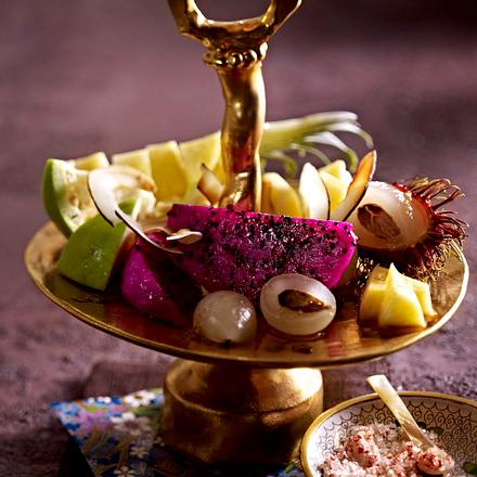 Bunter Ostsalat mit Rambutan und Kokoschips Rezept Bunter Ostsalat mit Rambutan und Kokoschips Rezept
