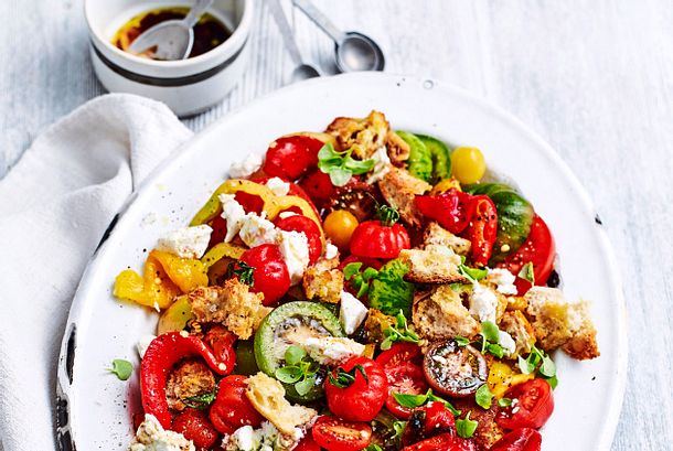 Bunter Panzanella mit Röstpaprika Rezept