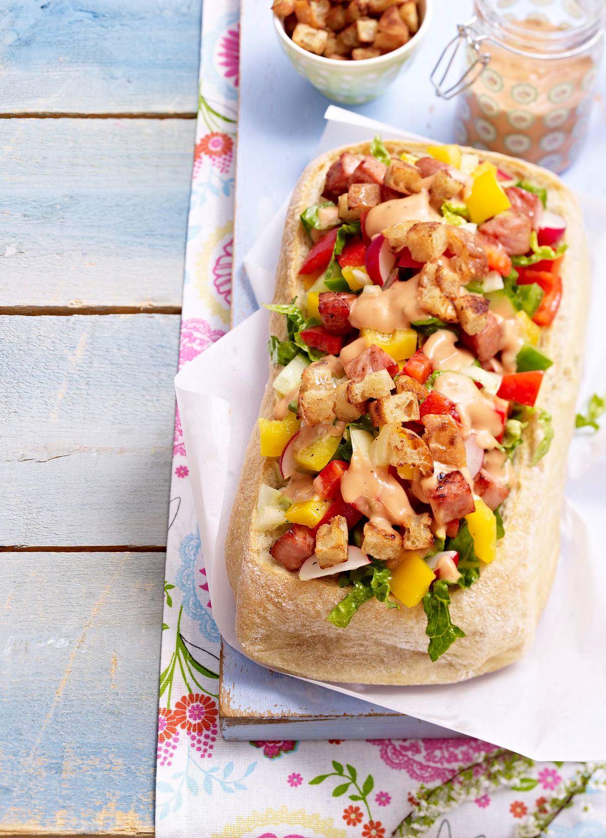 Bunter Salat im Ciabatta Rezept