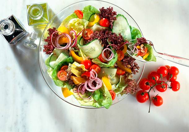 Bunter Salat mit Balsamvinaigrette Rezept Bunter Salat mit Balsamvinaigrette Rezept