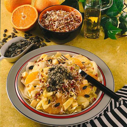 Bunter Salat mit Kürbispesto Rezept Bunter Salat mit Kürbispesto Rezept