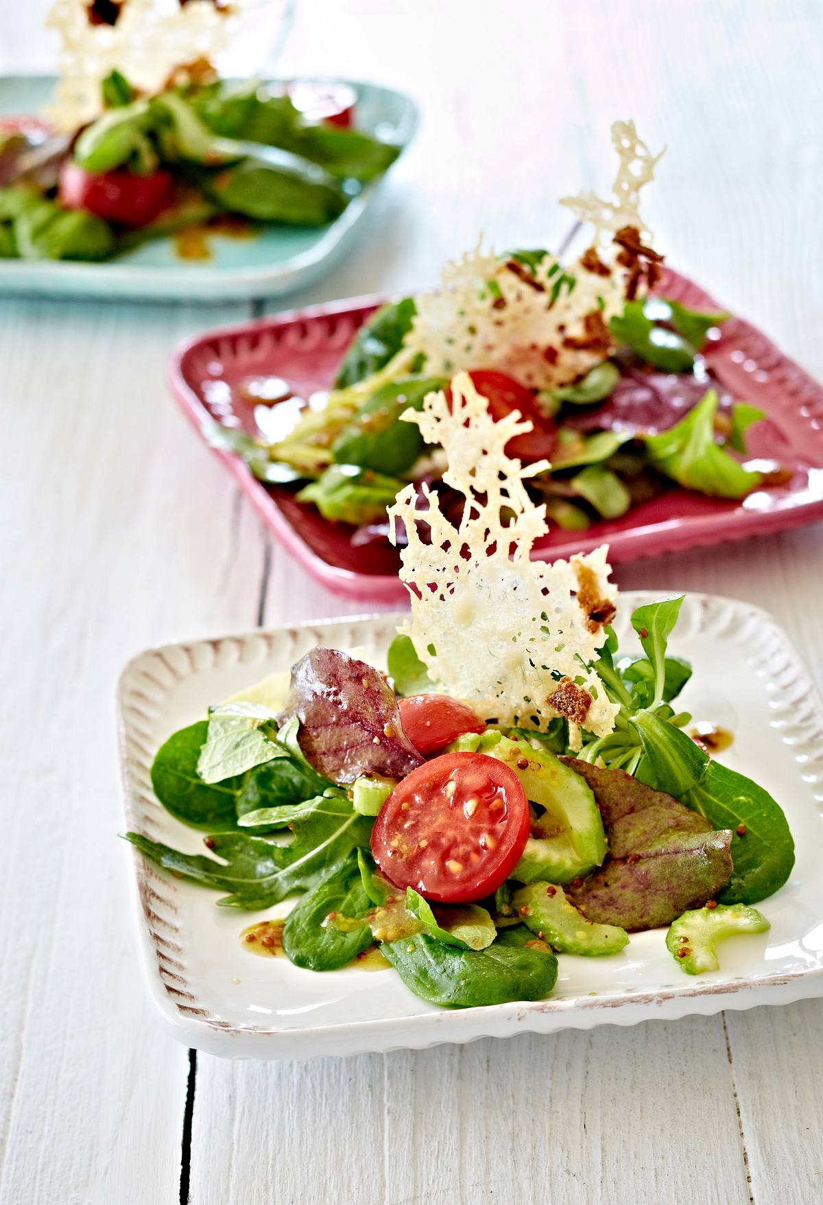 Bunter Salat mit Parmesanchips Rezept