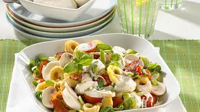 Bunter Tortellini-Salat Rezept - Foto: LECKER @ Bauer Media Group