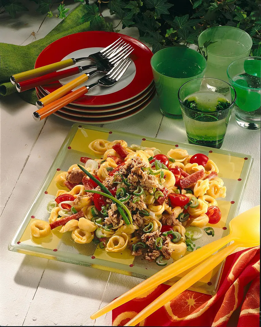 Bunter Tortellini-Salat Rezept Bunter Tortellini-Salat Rezept