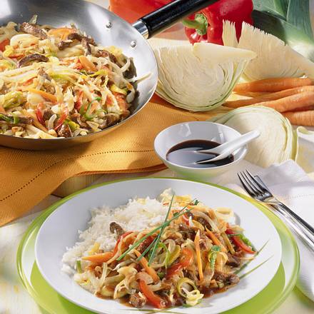 Bunter Weißkohl mit Rindfleisch Rezept Bunter Weißkohl mit Rindfleisch Rezept