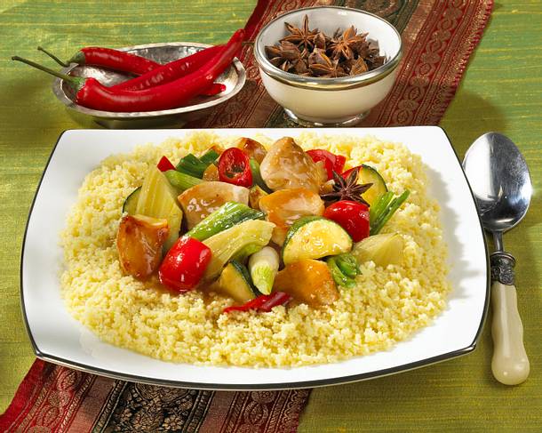 Buntes Couscous mit Hähnchen-Gemüse- Ragout Rezept Buntes Couscous mit Hähnchen-Gemüse- Ragout Rezept
