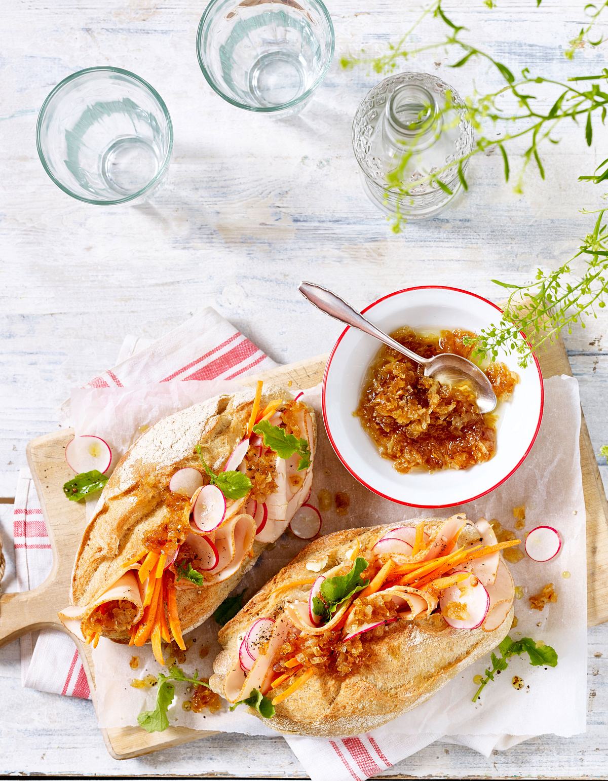 Buntes Gemüse-Baguette mit Hähnchen Rezept