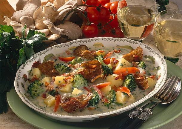 Buntes Kartoffelragout mit Austernpilzen. Rezept Buntes Kartoffelragout mit Austernpilzen. Rezept