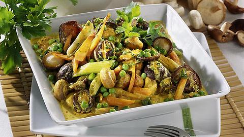 Buntes Pilz-Curry aus dem Wok Rezept - Foto: House of Food / Bauer Food Experts KG