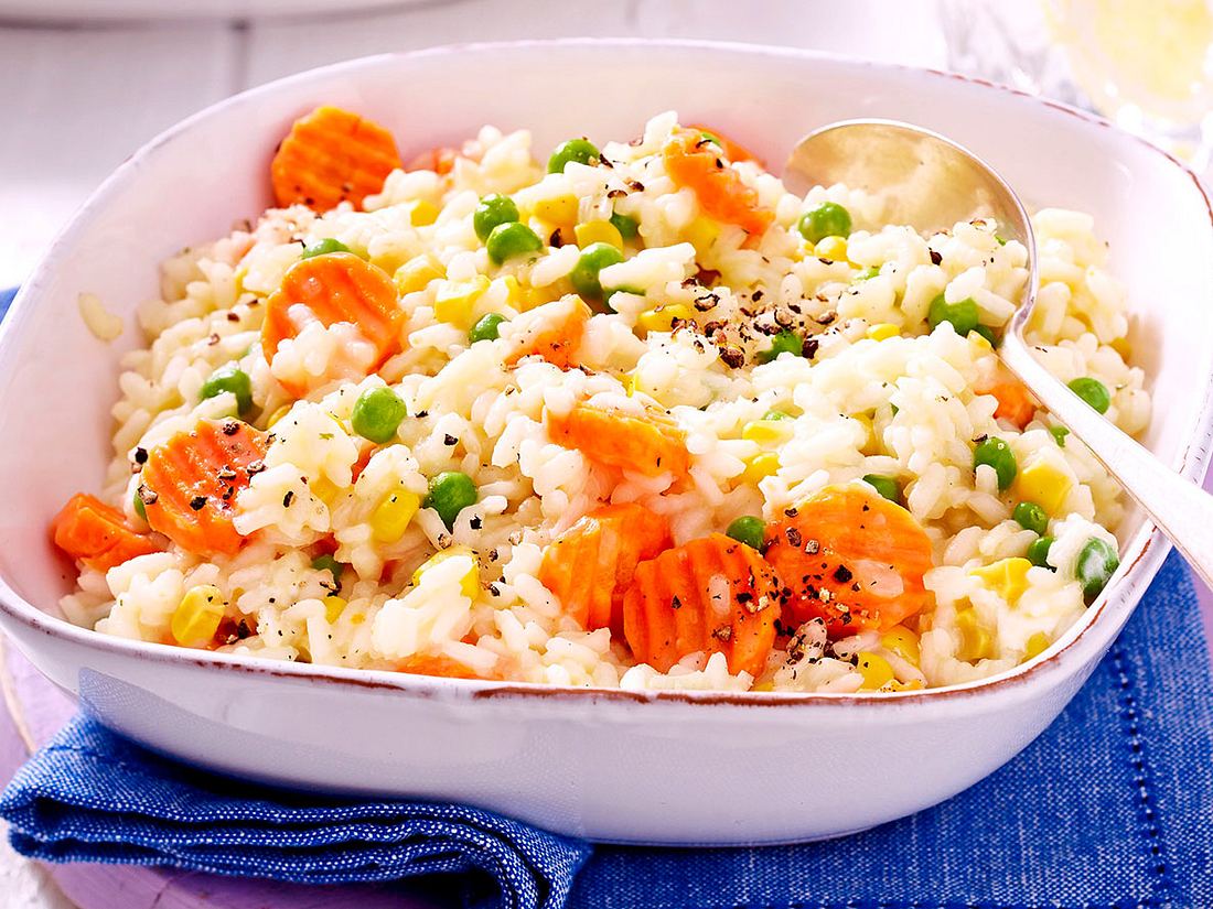 Buntes Risotto mit Wiener Würstchen Rezept | LECKER