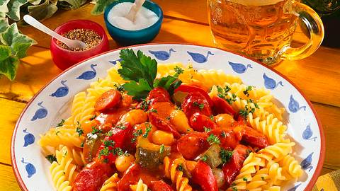 Buntes Würstchengulasch Rezept - Foto: House of Food / Bauer Food Experts KG