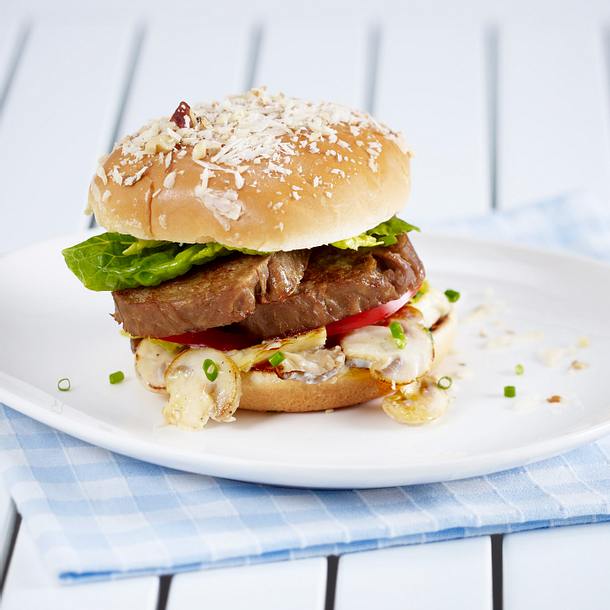 Burger mit Räuchertofu und Tomaten Rezept