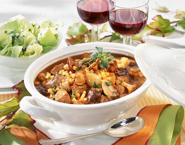 Burgunder Gulasch mit Pilzen Rezept Burgunder Gulasch mit Pilzen Rezept