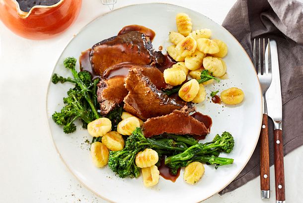Burgunderbraten in Rotweinsoße "alter Schule" Rezept Burgunderbraten in Rotweinsoße "alter Schule" Rezept