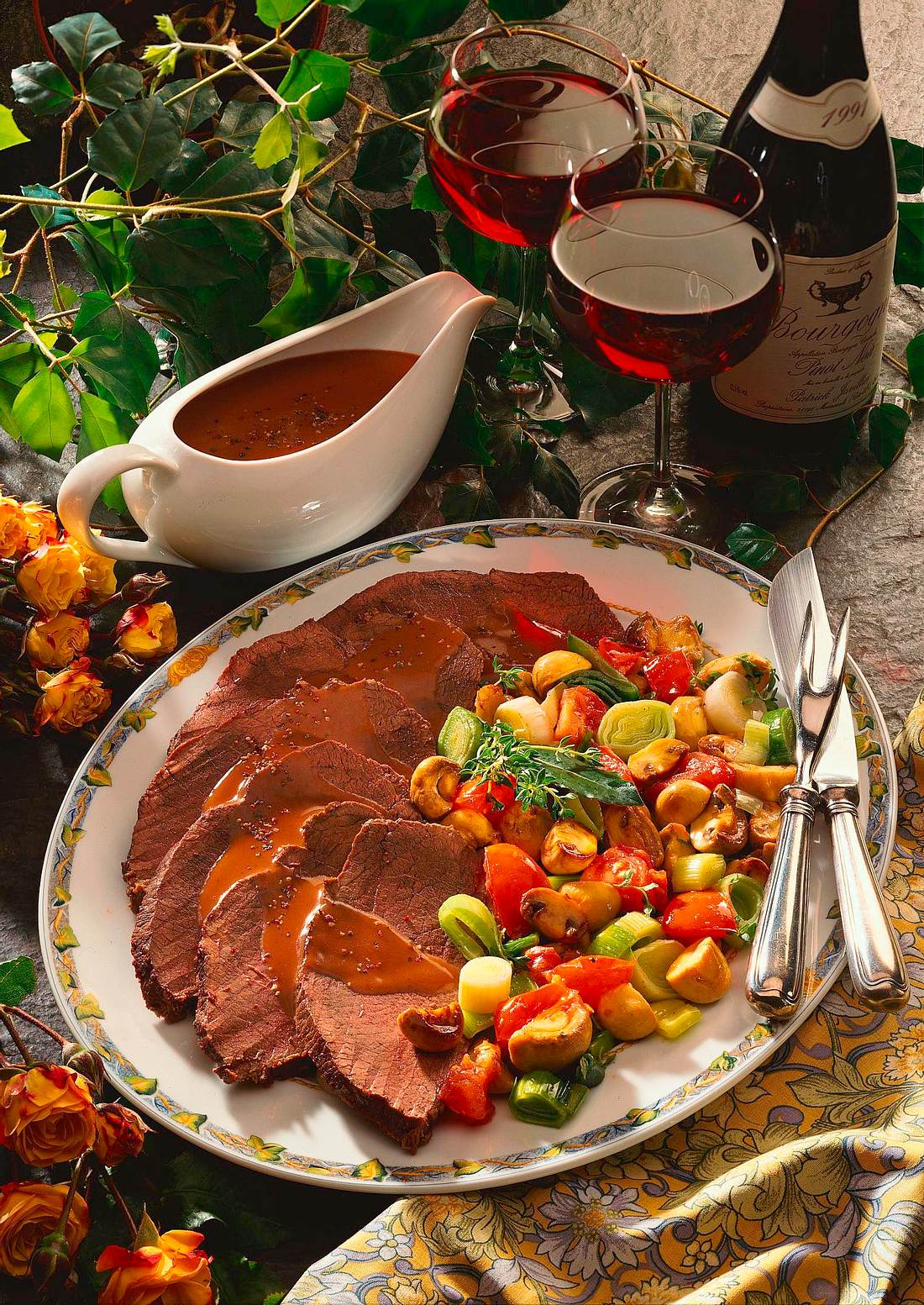 Burgunderbraten mit Champignon-Porree-Gemüse Rezept | LECKER