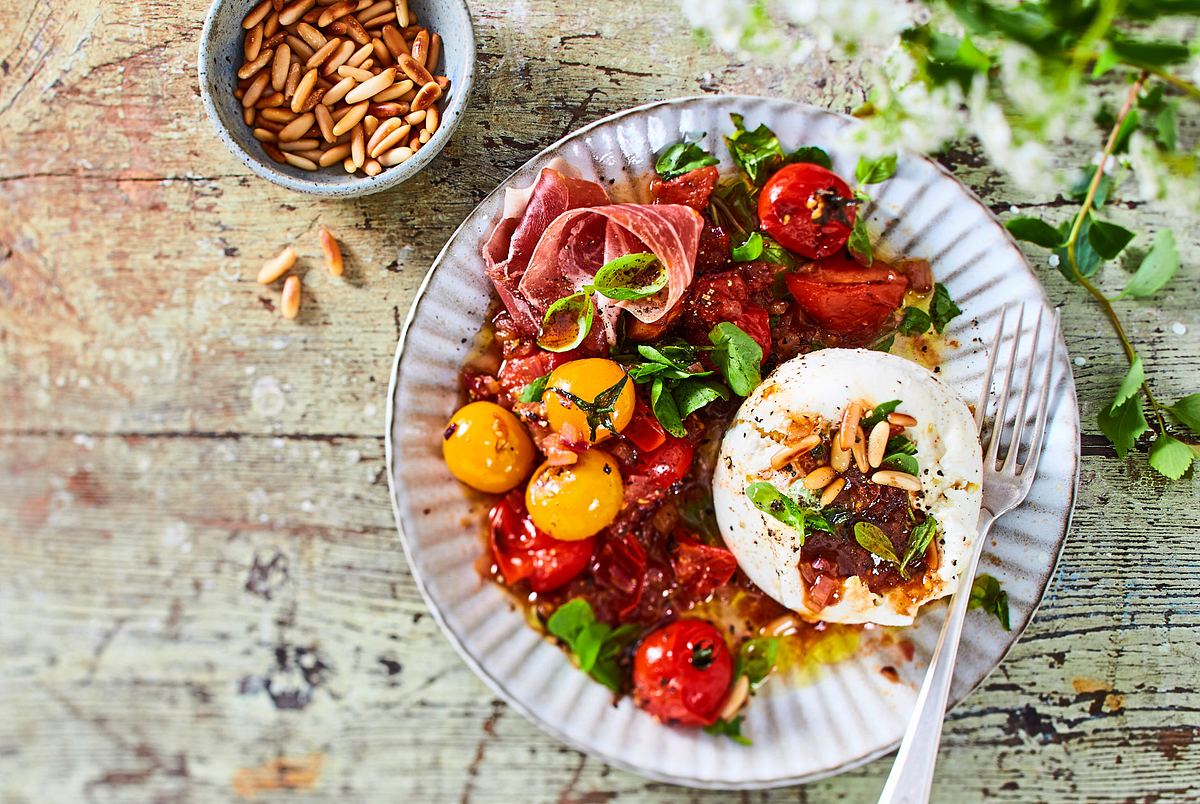 Burrata „Mach hinne“ mit warmem Tomatensalat Rezept