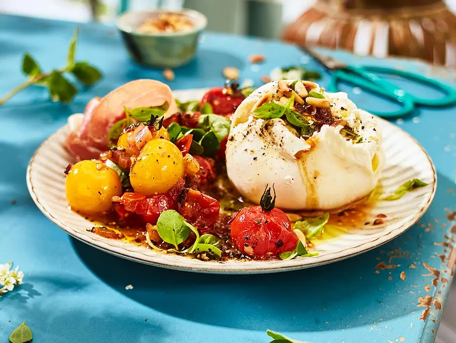 Burrata mit Tomatensalat Rezept Burrata mit Tomatensalat Rezept