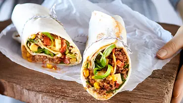 Burrito mit Feldsalat Rezept - Foto: LECKER @ Bauer Media Group Burrito mit Feldsalat Rezept - Foto: LECKER @ Bauer Media Group