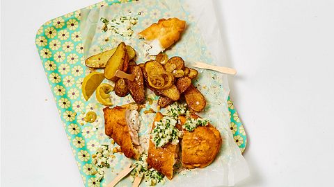 Büsumer Backfisch mit Bratkartoffeln und Remoulade Rezept - Foto: House of Food / Bauer Food Experts KG