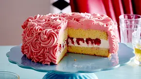 Buttercreme-Rosentorte Rezept - Foto: LECKER @ Bauer Media Group Buttercreme-Rosentorte Rezept - Foto: LECKER @ Bauer Media Group
