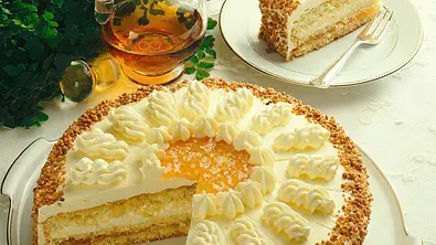 Buttercremetorte mit Quittengelee Rezept - Foto: LECKER @ Bauer Media Group