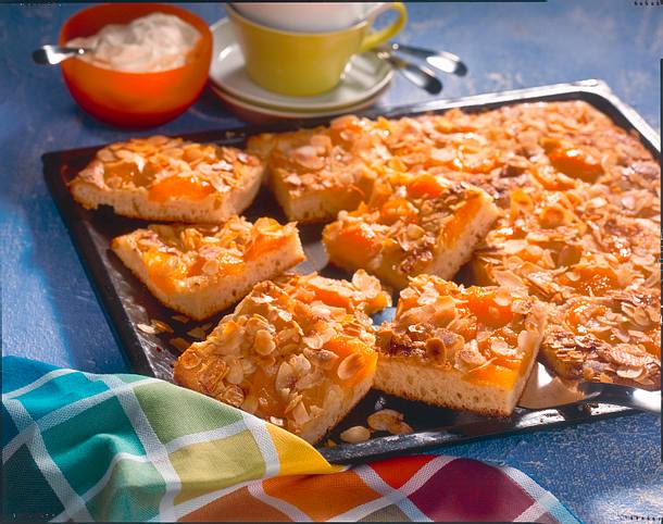 Butterkuchen mit Aprikosen und Mandeln Rezept Butterkuchen mit Aprikosen und Mandeln Rezept