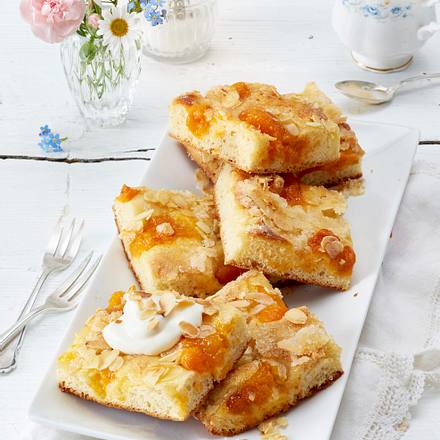 Butterkuchen mit Aprikosenkompott Rezept