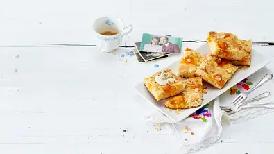 Butterkuchen mit Aprikosenmus Rezept - Foto: LECKER @ Bauer Media Group