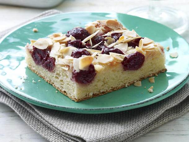 Butterkuchen mit Kirschen Rezept
