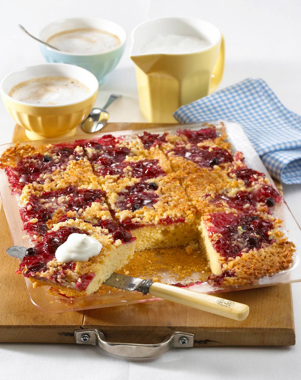 Butterkuchen mit roter Grütze Rezept