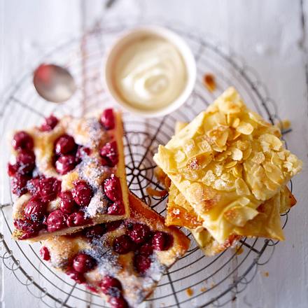 Butterkuchen vom Blech mit Kirschen und Äpfeln Rezept Butterkuchen vom Blech mit Kirschen und Äpfeln Rezept