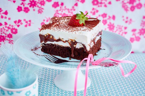Buttermilch-Brownie mit Schokokusscreme Rezept Buttermilch-Brownie mit Schokokusscreme Rezept