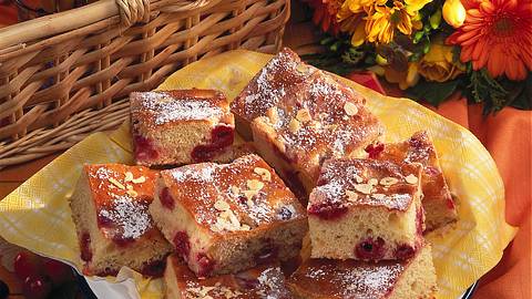 Buttermilch-Kirschkuchen Rezept - Foto: Neckermann