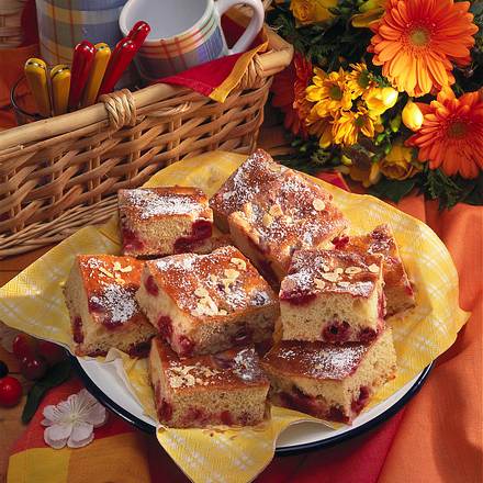 Buttermilch-Kirschkuchen Rezept Buttermilch-Kirschkuchen Rezept