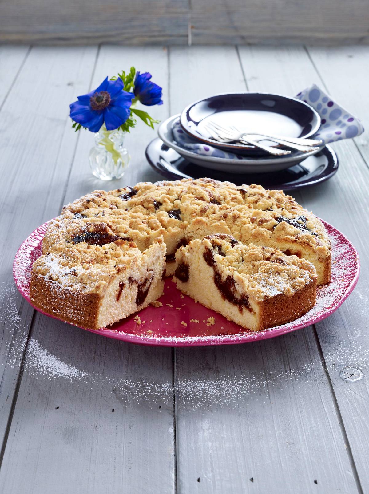 Buttermilch-Kuchen mit Pflaumenmus und Krokant-Streusel Rezept