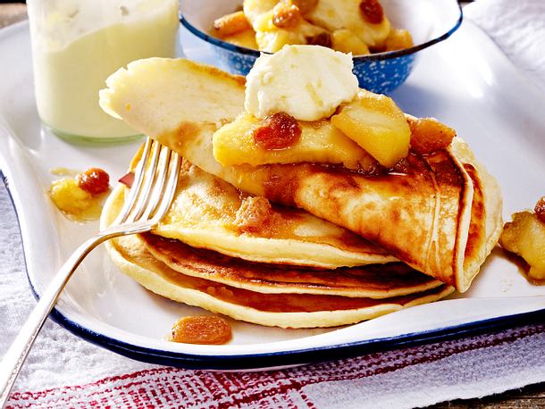 Buttermilch-Pfannkuchen mit Gewürz-Äpfeln Rezept Buttermilch-Pfannkuchen mit Gewürz-Äpfeln Rezept