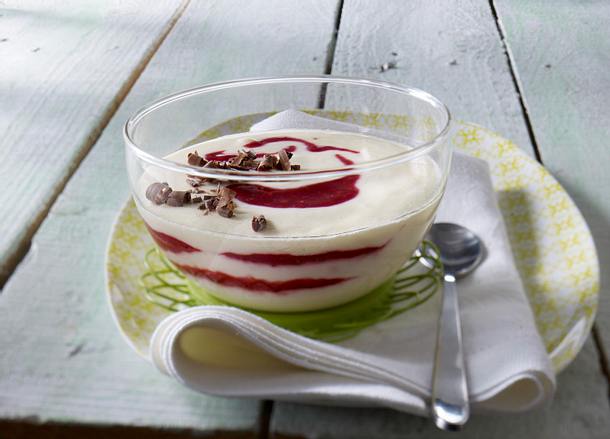 Buttermilch-Zitronencreme mit Himbeeren Rezept Buttermilch-Zitronencreme mit Himbeeren Rezept